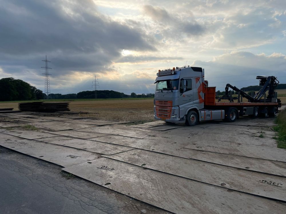 In- en verkoop van stalen rijplaten